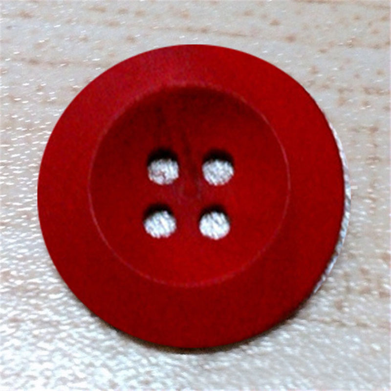 Knoflíky dřevěné červené 25 mm